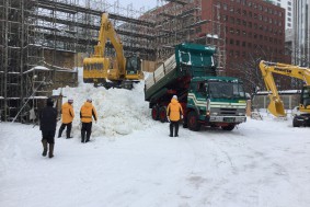 大雪像制作状況　初期